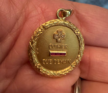 Load image into Gallery viewer, 18kg Vintage Augis Medal Pendant