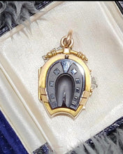 Load image into Gallery viewer, Vintage Onyx Agate and gold Horseshoe Locket