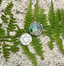 Load image into Gallery viewer, 14kg Malachite and Diamond Peace Sign