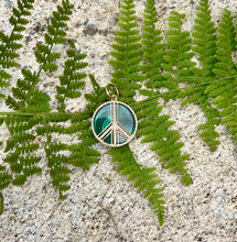 Load image into Gallery viewer, 14kg Malachite and Diamond Peace Sign