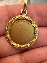 Load image into Gallery viewer, 18kg Vintage Augis Medal Pendant
