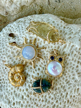 Load image into Gallery viewer, 14kg, Diamond and Carved Calcedony Sun Pendant
