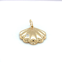 Load image into Gallery viewer, 14kg and Diamond Scallop Shell Pendant
