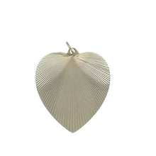 Load image into Gallery viewer, 14kg Vintage Large Engine Turned Heart Pendant
