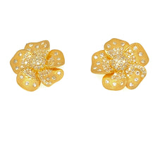 Load and play video in Gallery viewer, 14kg and white Diamond Flower Earrings
