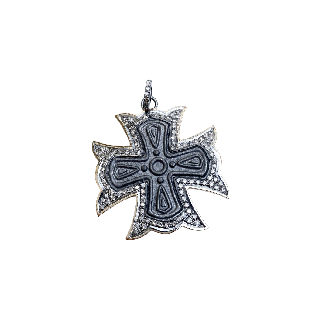 14kg, Sterling and Diamond  Maltese Cross Pendant
