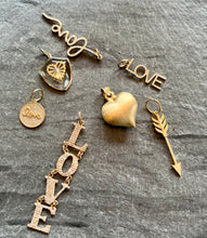 Load image into Gallery viewer, 14kg Small dangling LOVE Pendant
